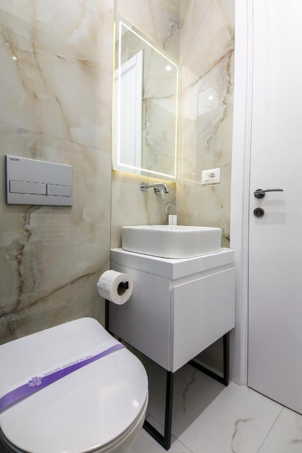 N Hotel City Center By Noshi Tirana Bagian luar foto