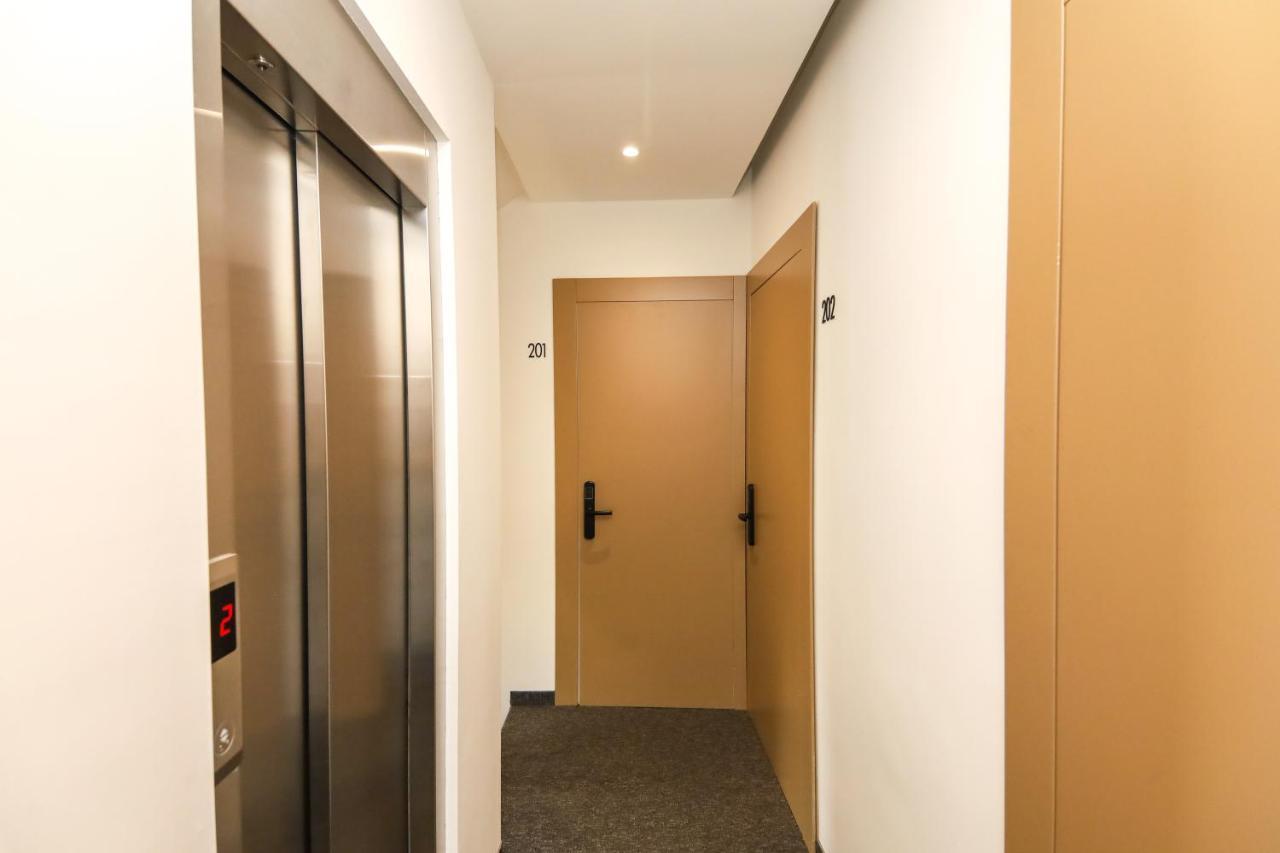 N Hotel City Center By Noshi Tirana Bagian luar foto
