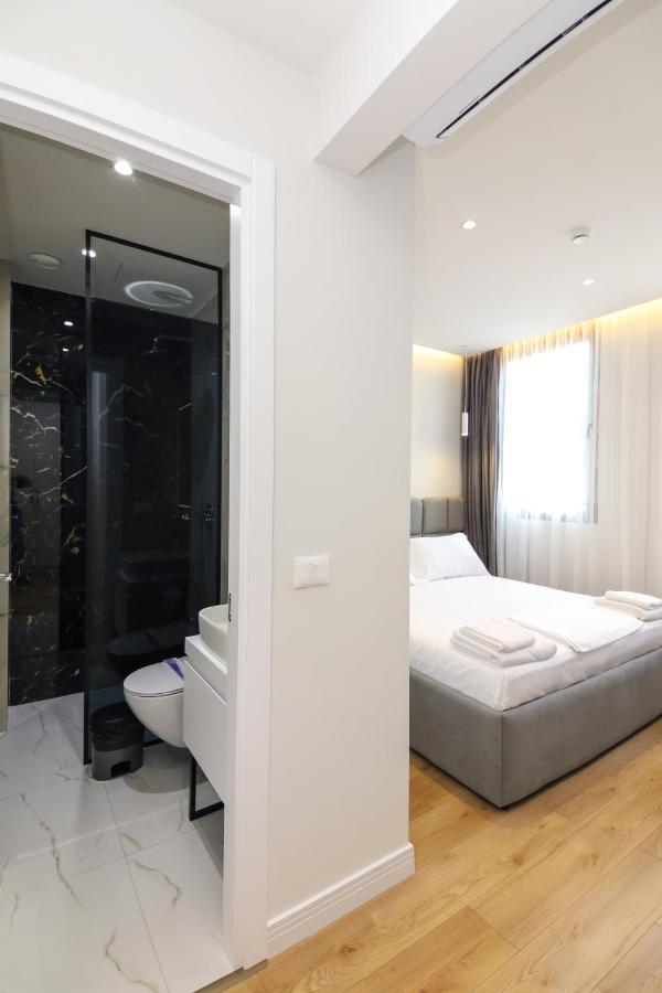 N Hotel City Center By Noshi Tirana Bagian luar foto