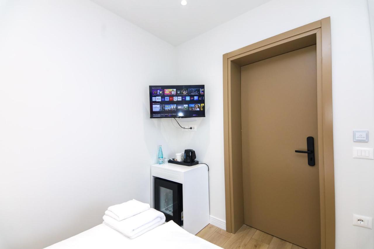N Hotel City Center By Noshi Tirana Bagian luar foto