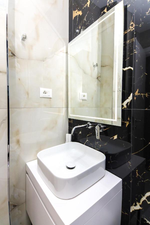 N Hotel City Center By Noshi Tirana Bagian luar foto