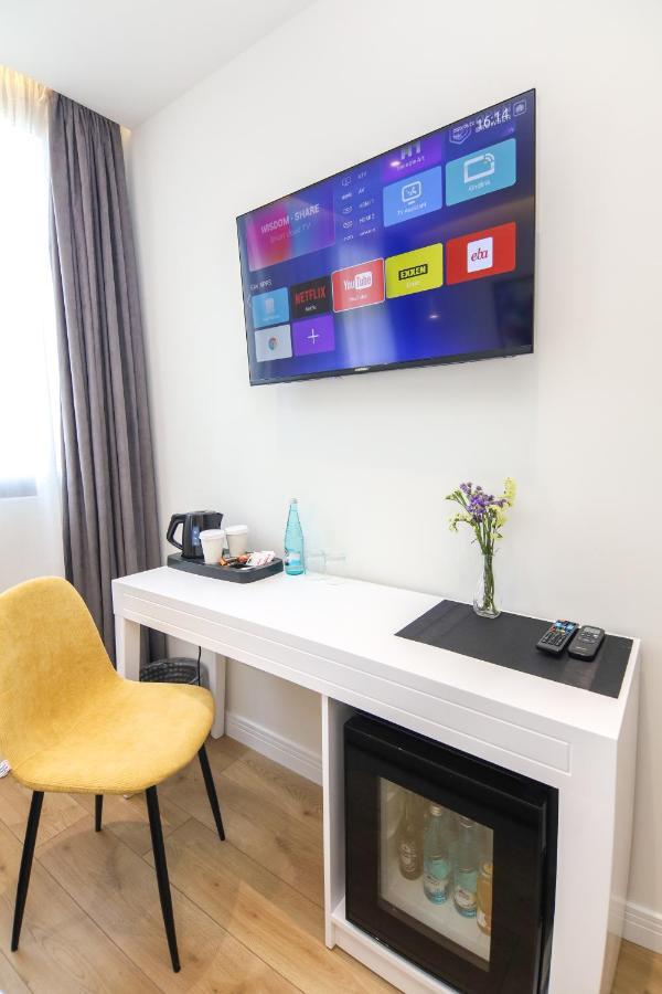 N Hotel City Center By Noshi Tirana Bagian luar foto