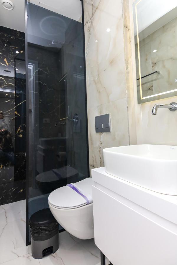 N Hotel City Center By Noshi Tirana Bagian luar foto