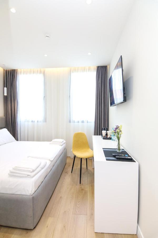 N Hotel City Center By Noshi Tirana Bagian luar foto