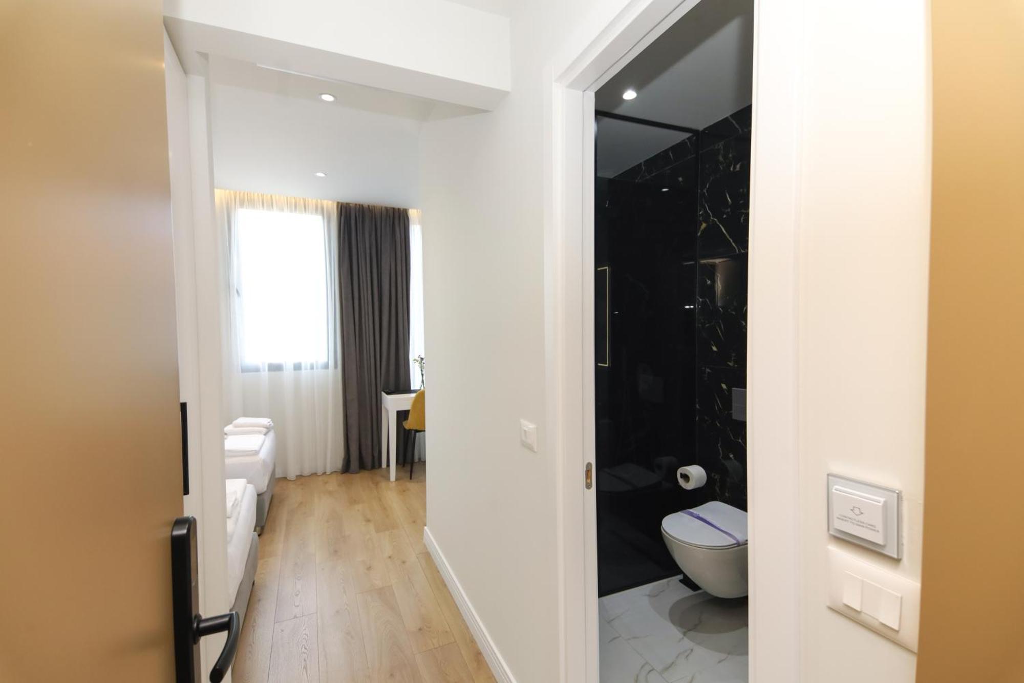 N Hotel City Center By Noshi Tirana Bagian luar foto