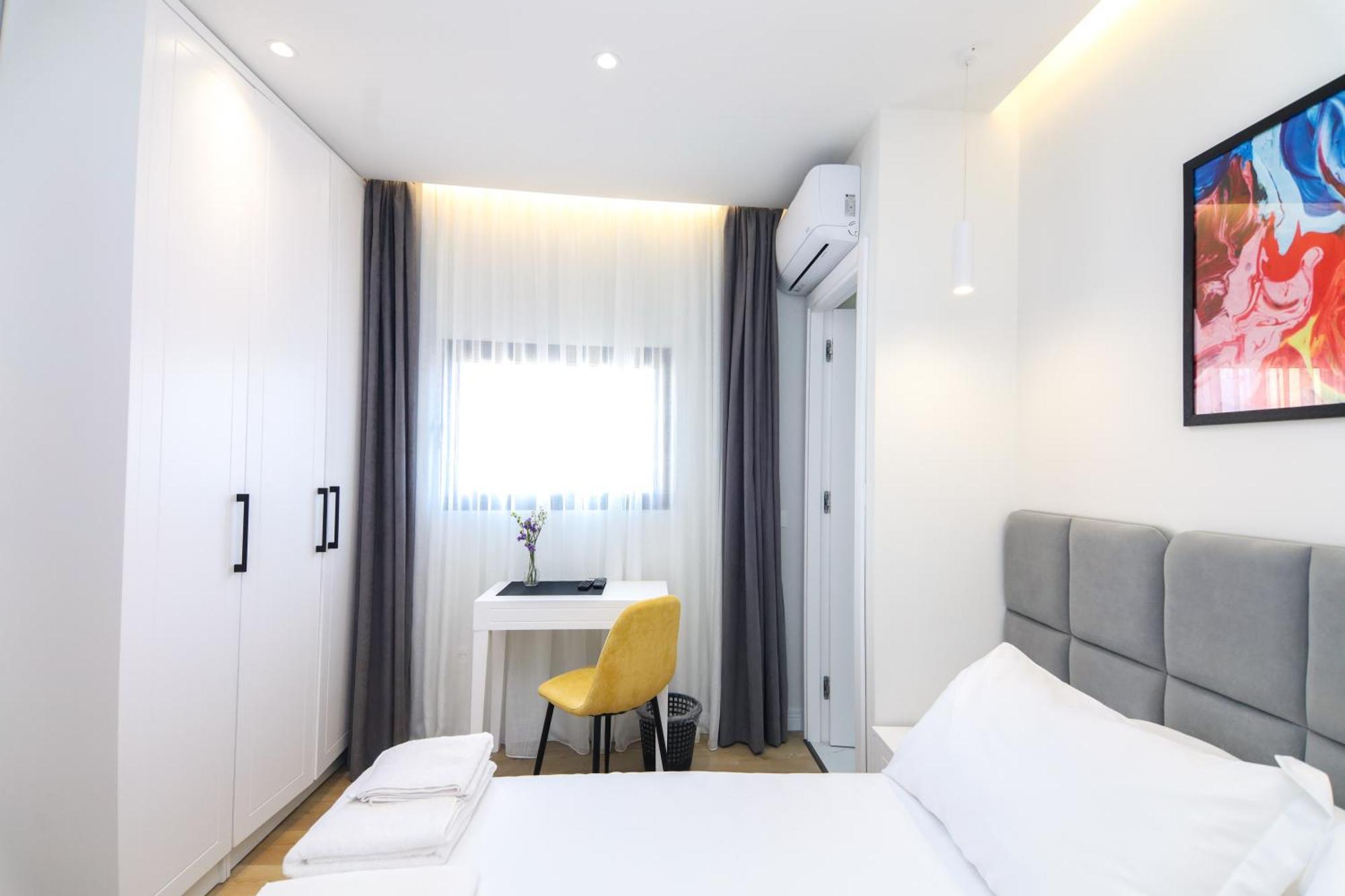 N Hotel City Center By Noshi Tirana Bagian luar foto