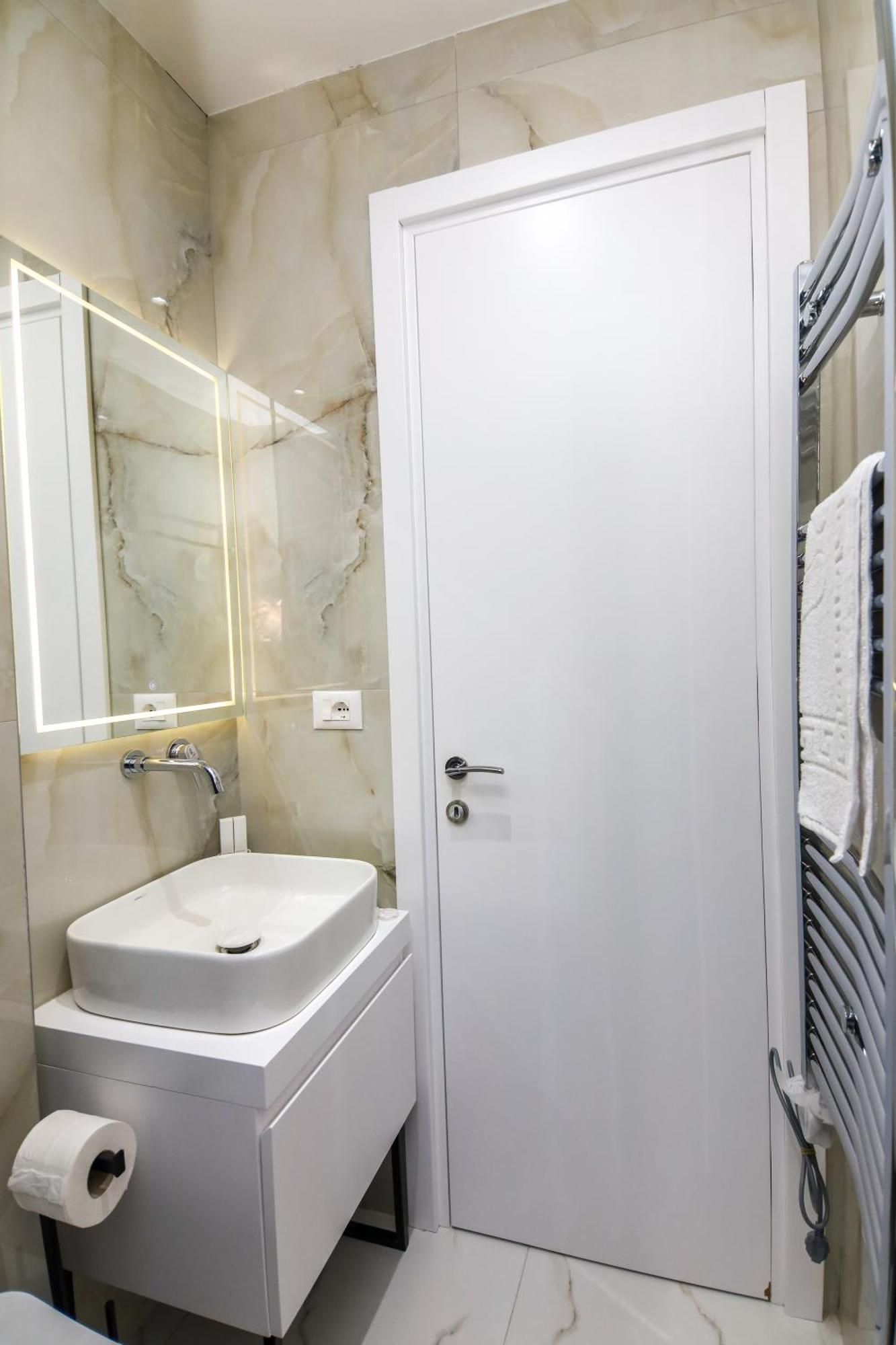 N Hotel City Center By Noshi Tirana Bagian luar foto