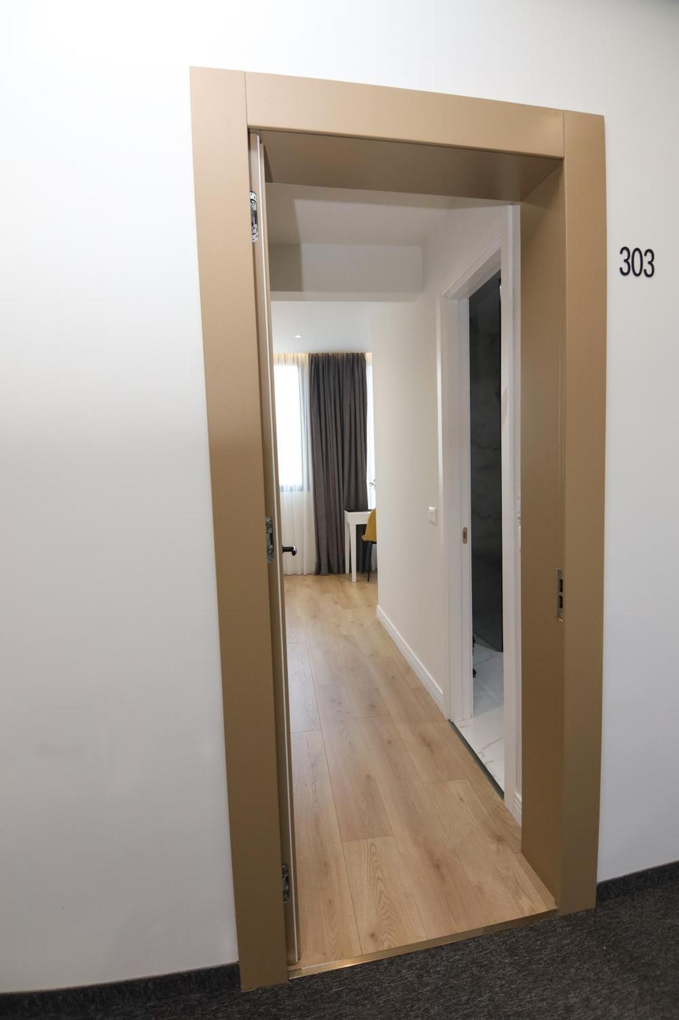 N Hotel City Center By Noshi Tirana Bagian luar foto