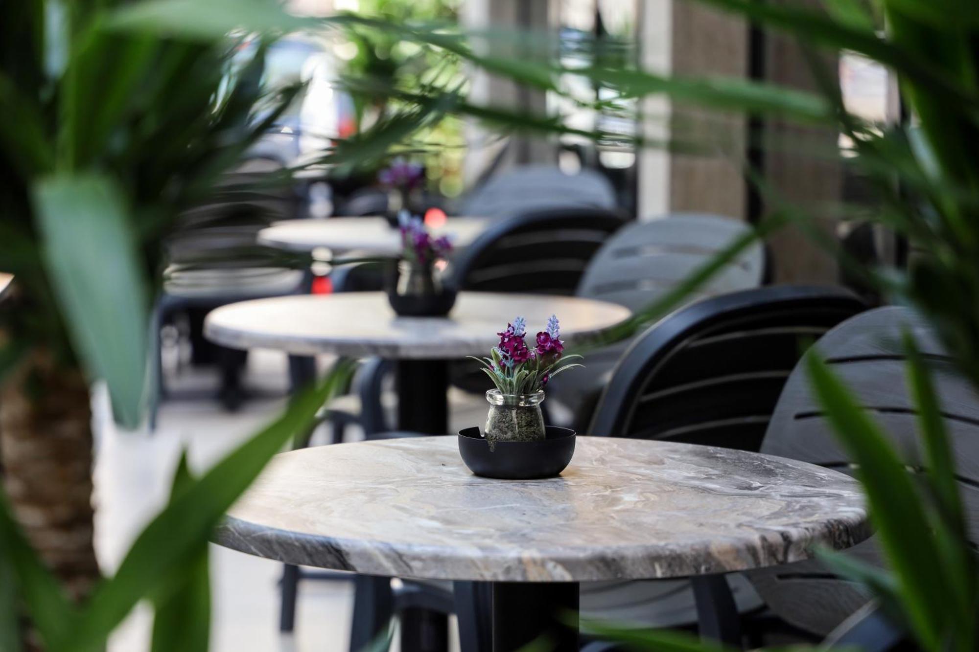 N Hotel City Center By Noshi Tirana Bagian luar foto