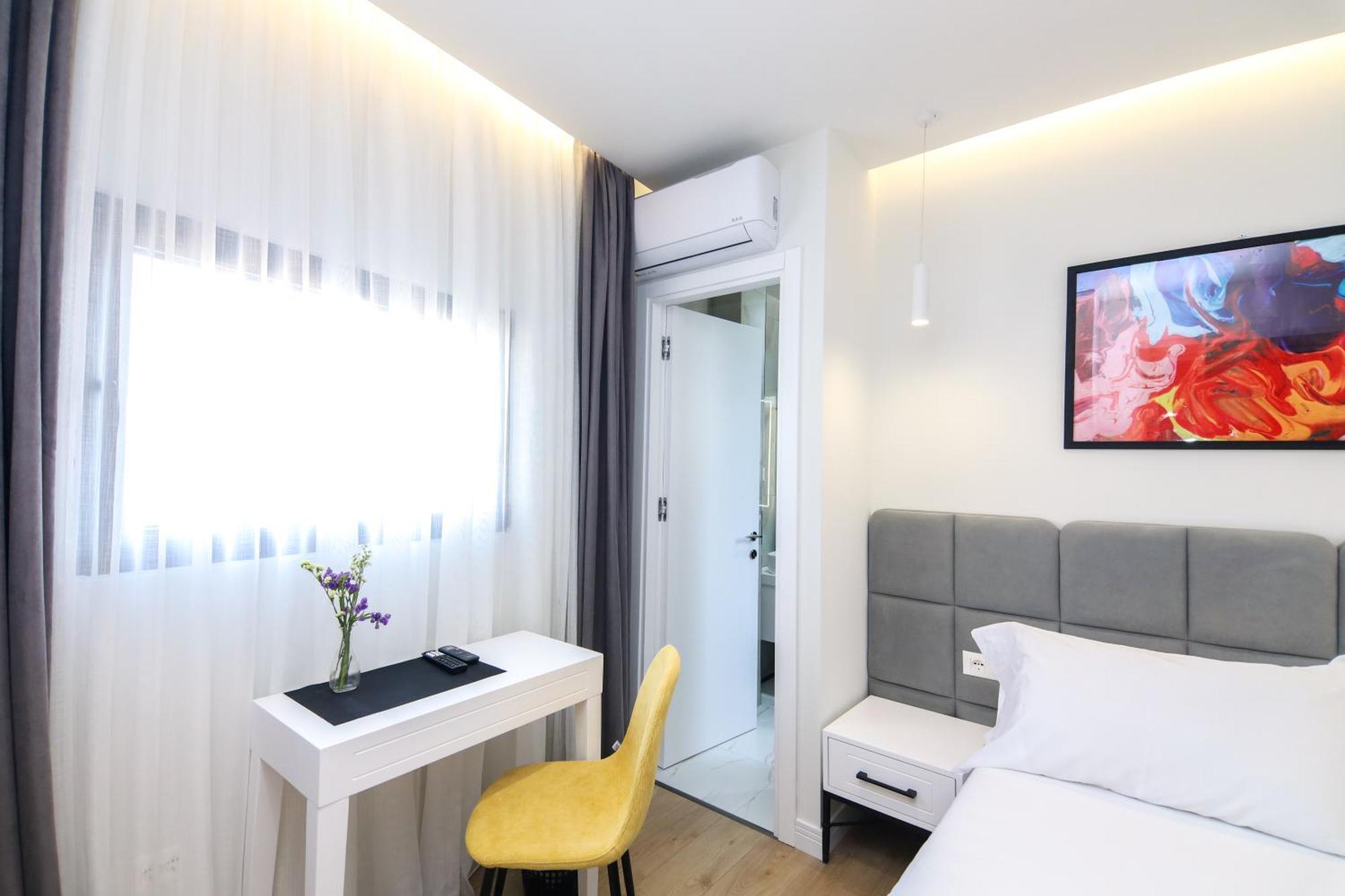 N Hotel City Center By Noshi Tirana Bagian luar foto